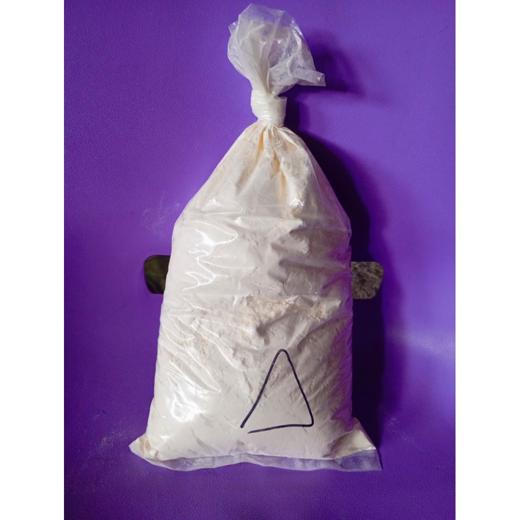 

TERIGU SEGITIGA BIRU CURAH 500gr