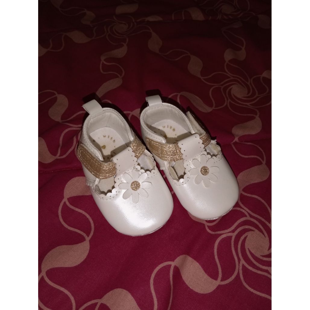 Sepatu bayi perempuan brand Mothercare