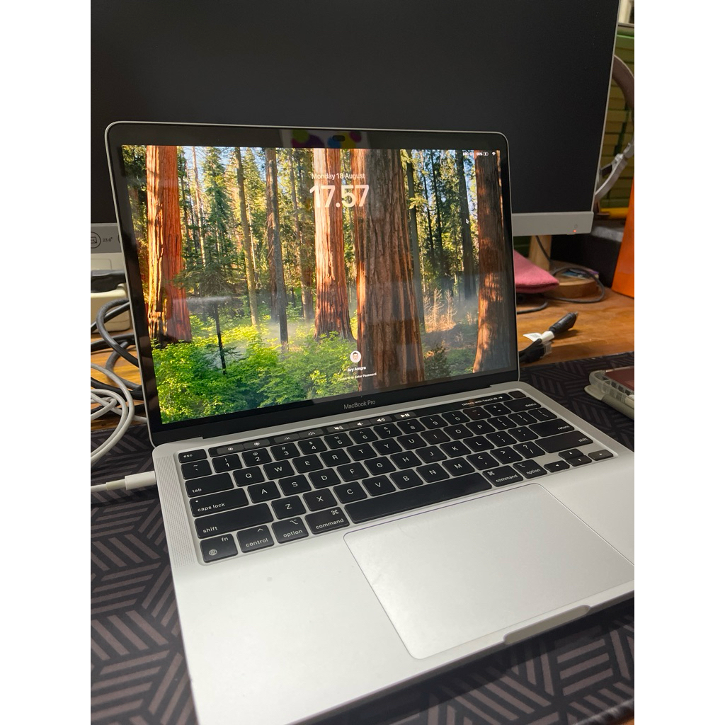 Macbook Pro 13” M2 8/512 (ex-garansi resmi Indo)