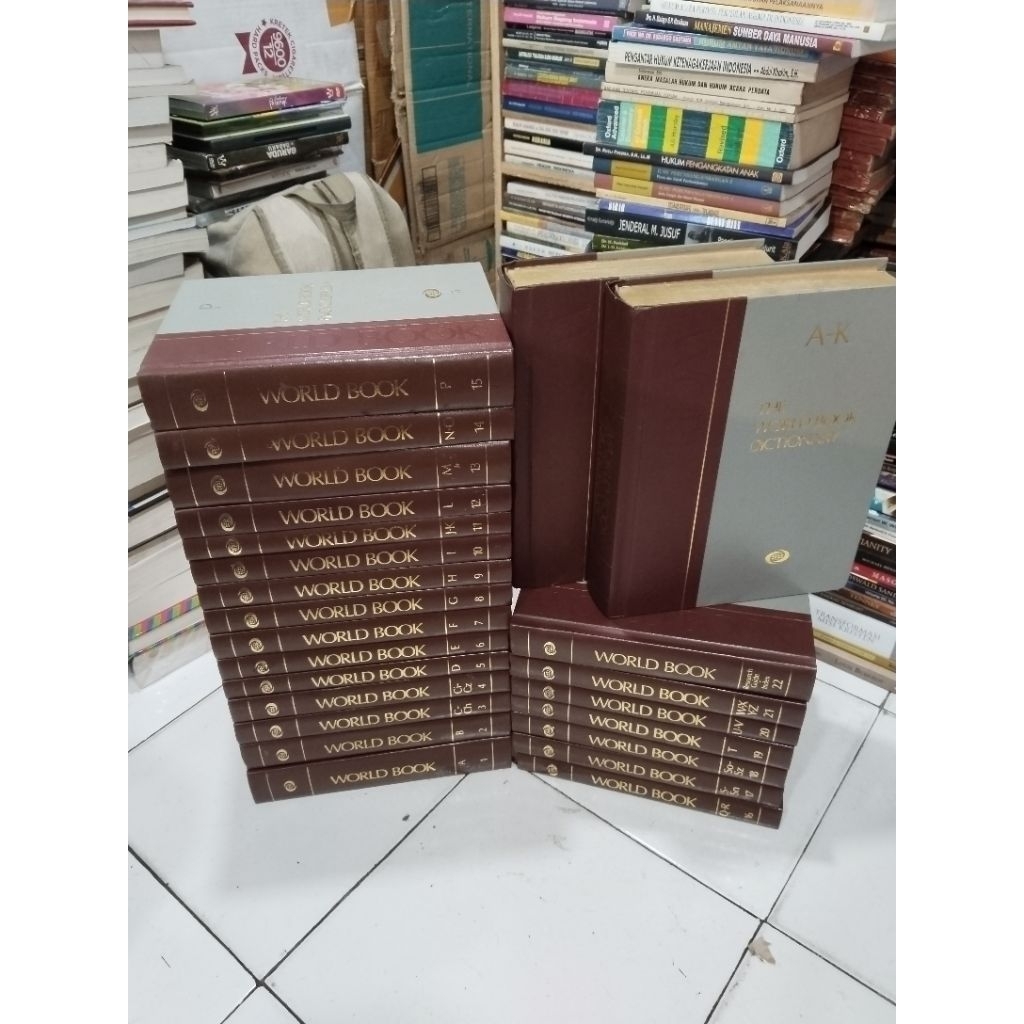 Buku THE WORLD BOOK ENCYCLOPEDIA 1-22 serta 2 buku world book dictionary