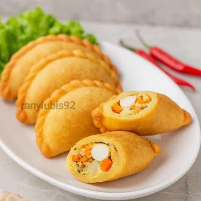 

Pastel Telor Ayam Sayur