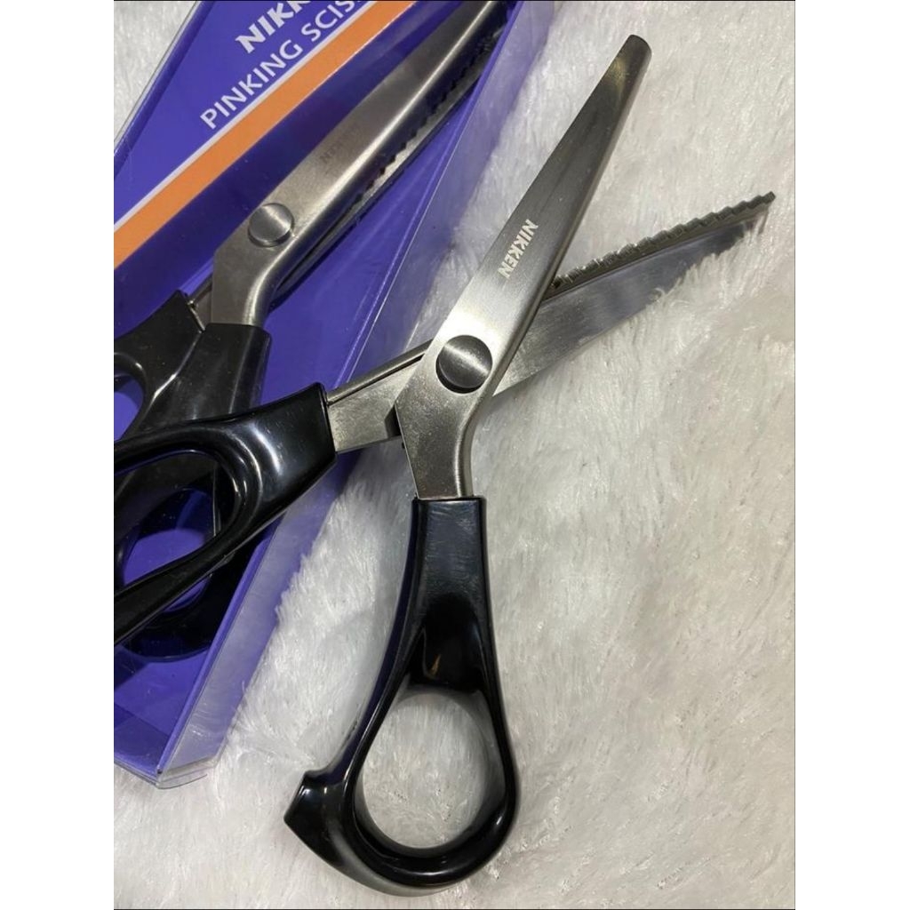 

GUNTING KAIN ZIGZAG NIKKEN / PINKING 9 inch 230 MM GERIGI PREMIUM QUALITY