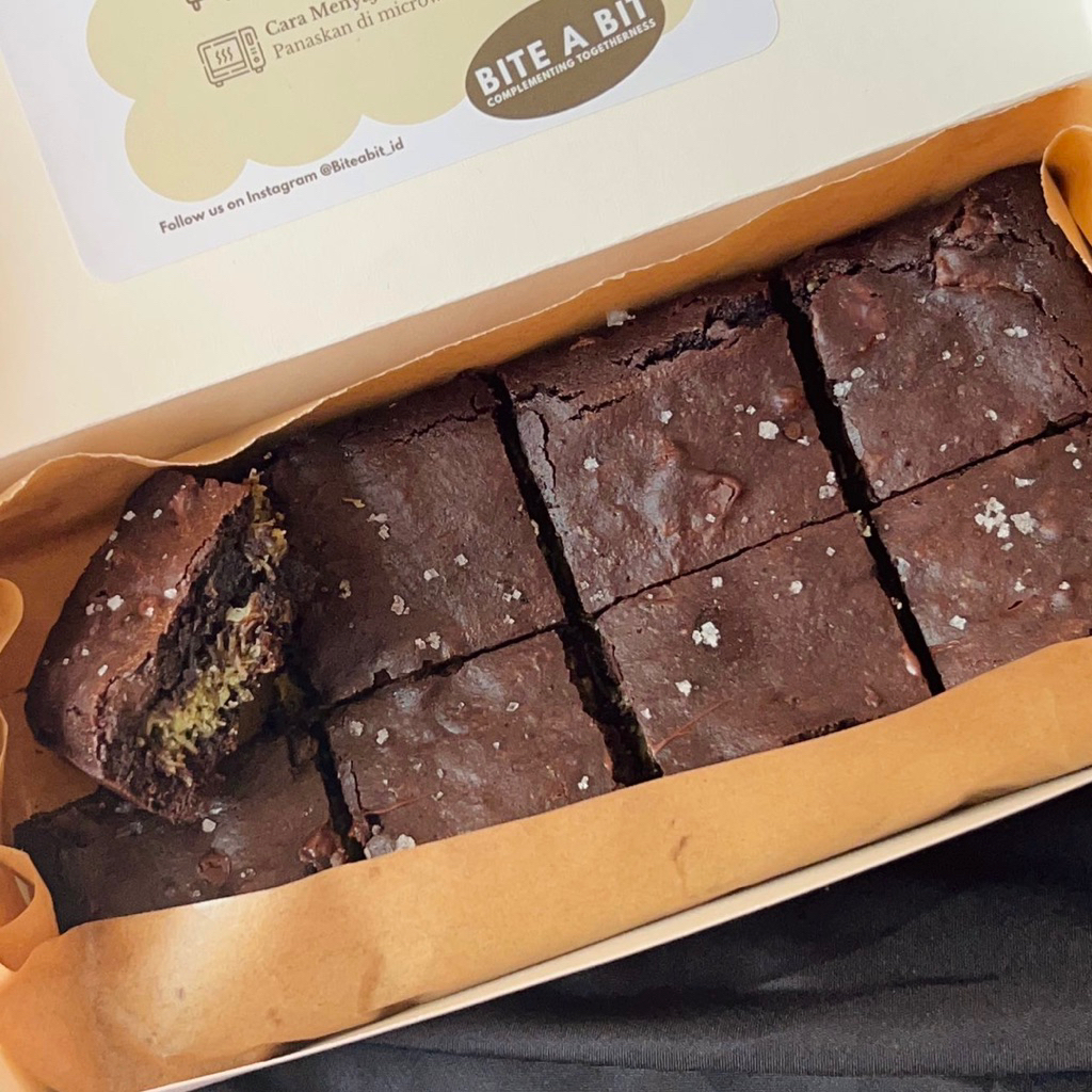 

Bite a Bit - KUNAFA PISTACHIO BROWNIES [SAME DAY]