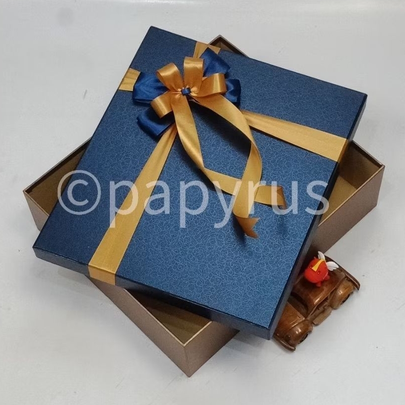 

PAPYRUS Kombinasi 30x35 Tinggi 8cm Kotak Kado Gift Box Hardbox Hampers V2