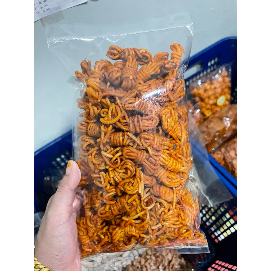 

TERMURAH 250GR MIE GULUNG PEDAS DAUN JERUK DAN ORIGINAL GURIH TERLARIS