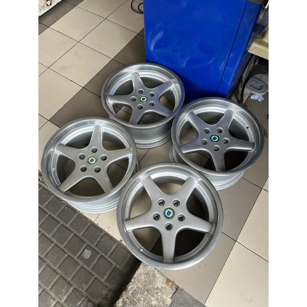 Velg Mobil Original RACING DYNAMICS RGP Ring 17. Made in Italy. Polished Lips. Lebar 8.5 Et 13.5. Pc