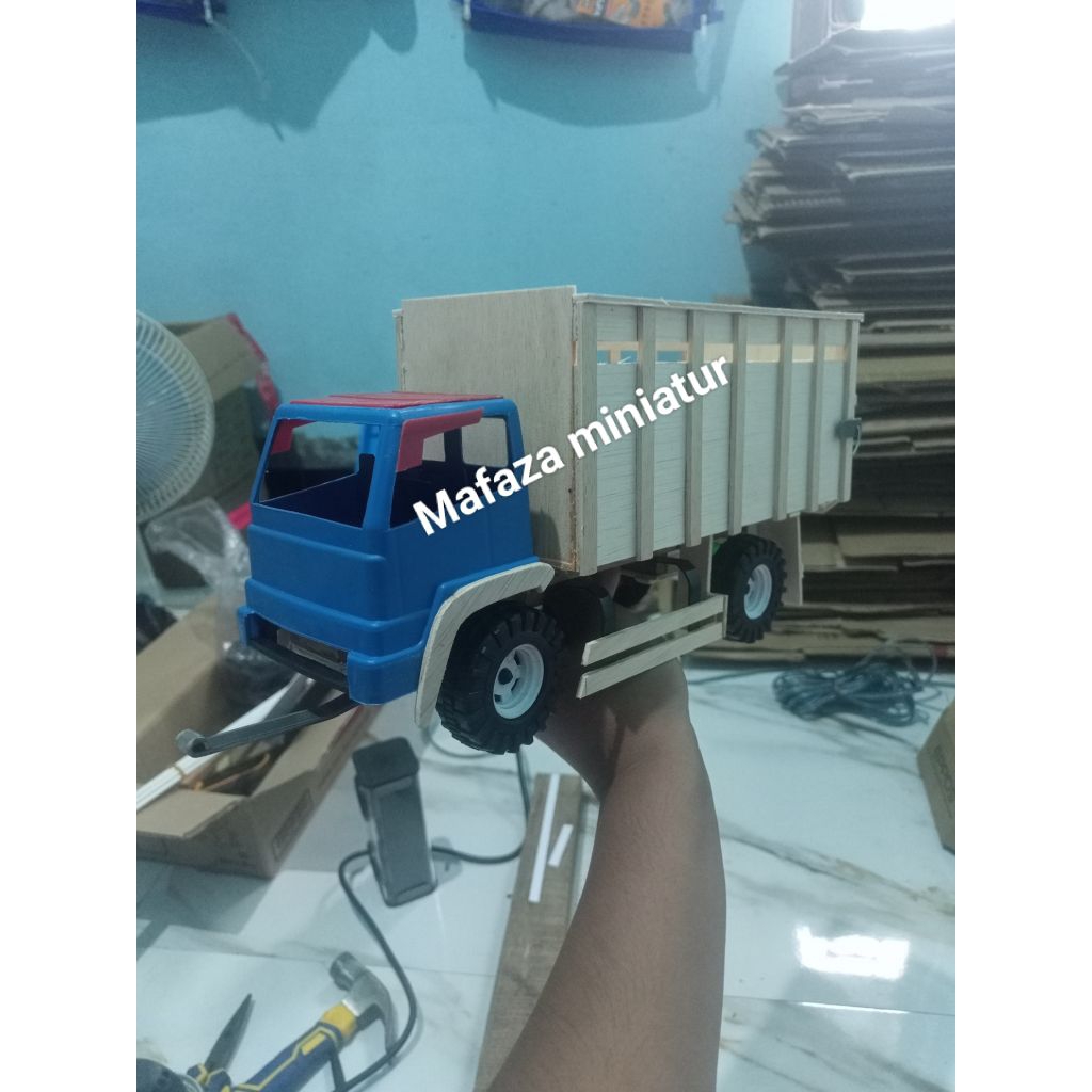 Miniatur truk PLASTIK modifikasi