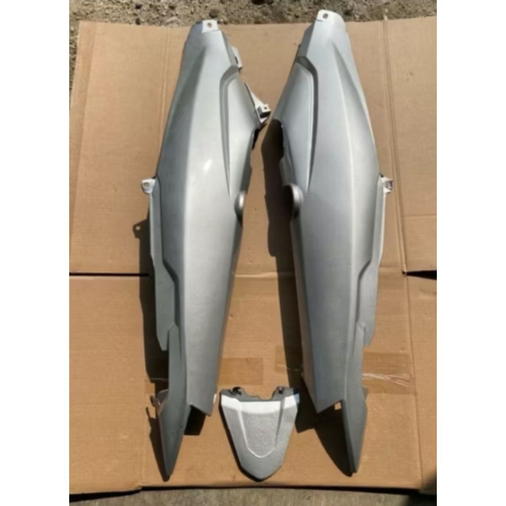 Cover body samping Yamaha Vega R new warna silver