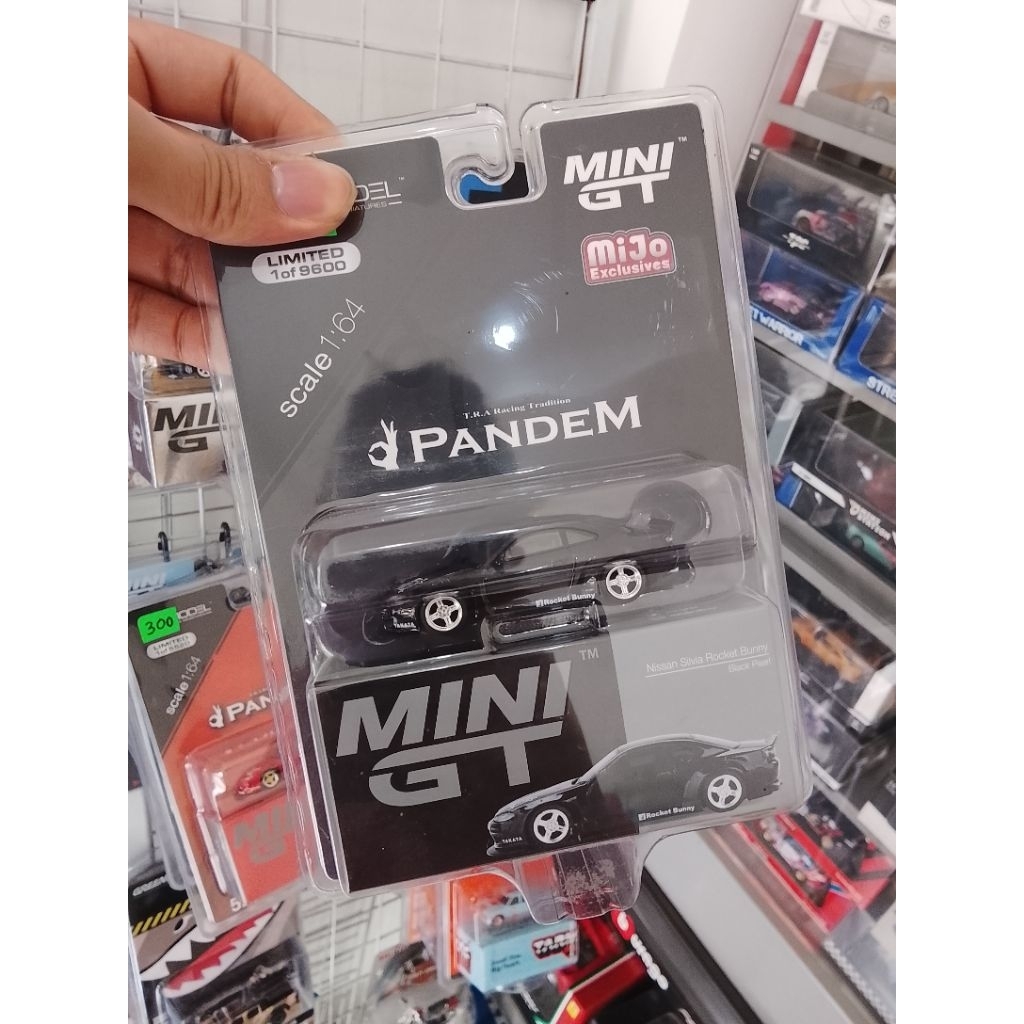 Mini GT Nissan Silvia rocket bunny black