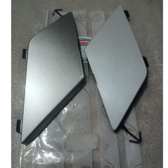 tutup lobang derek towing bemper depan Livina new silver ORIGINAL