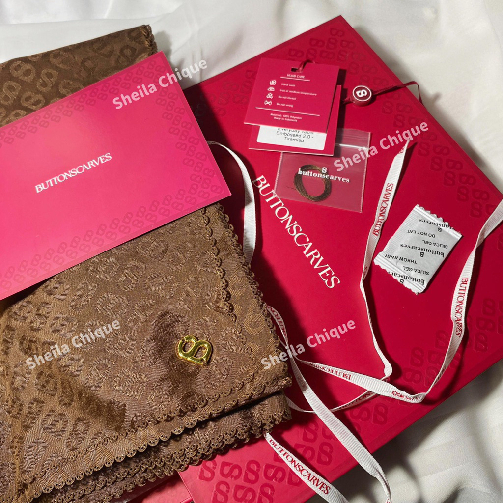 BUTTONSCARVES PRELOVED LIKE NEW EVERYDAY TAPIS EMBOSSED 2.0 TIRAMISU