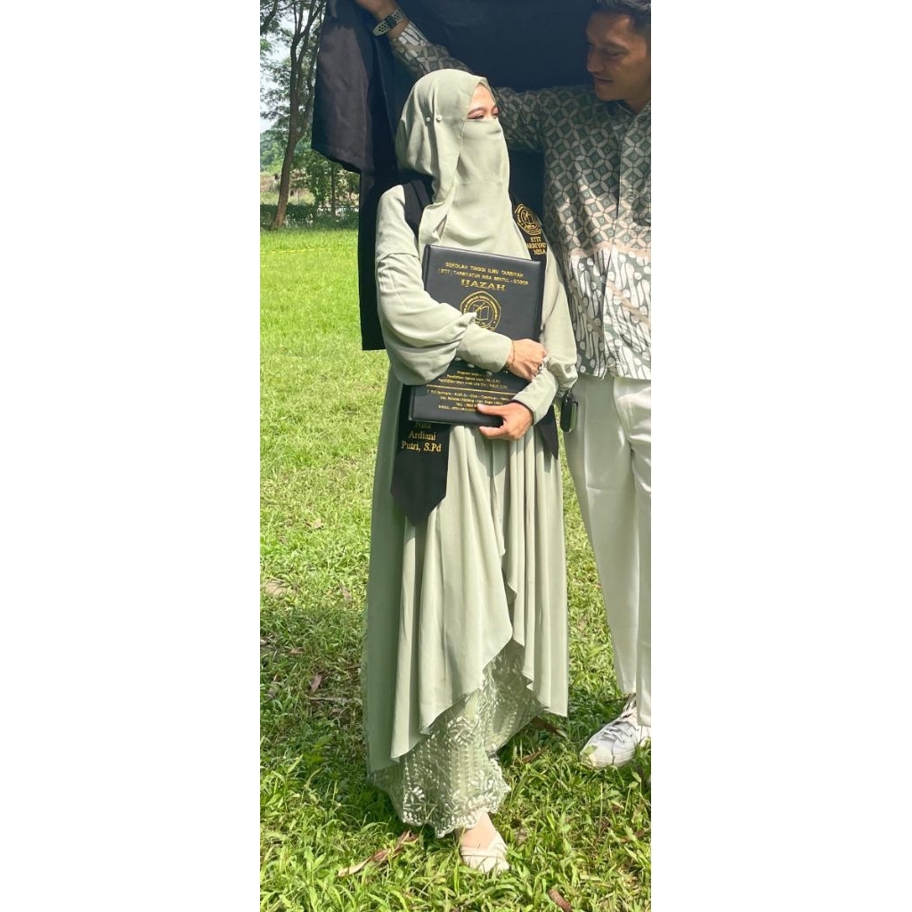 Preloved dress wisuda set pasmina+cadar