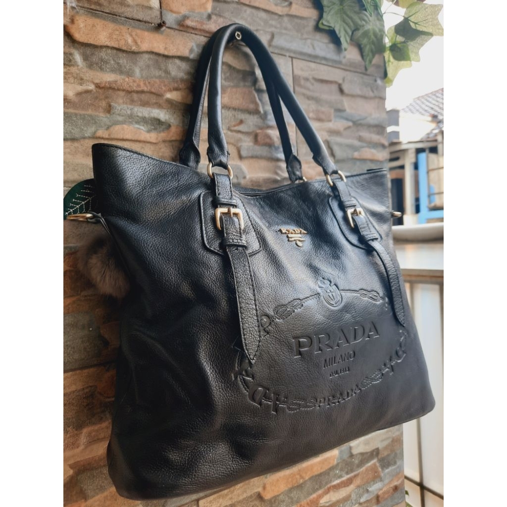 Tote Hitam PRADA - TAS PRELOVED BRANDED