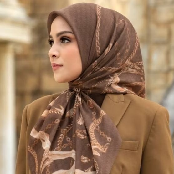 Signature Chain Choco Buttonscarves Size Regular dan XL