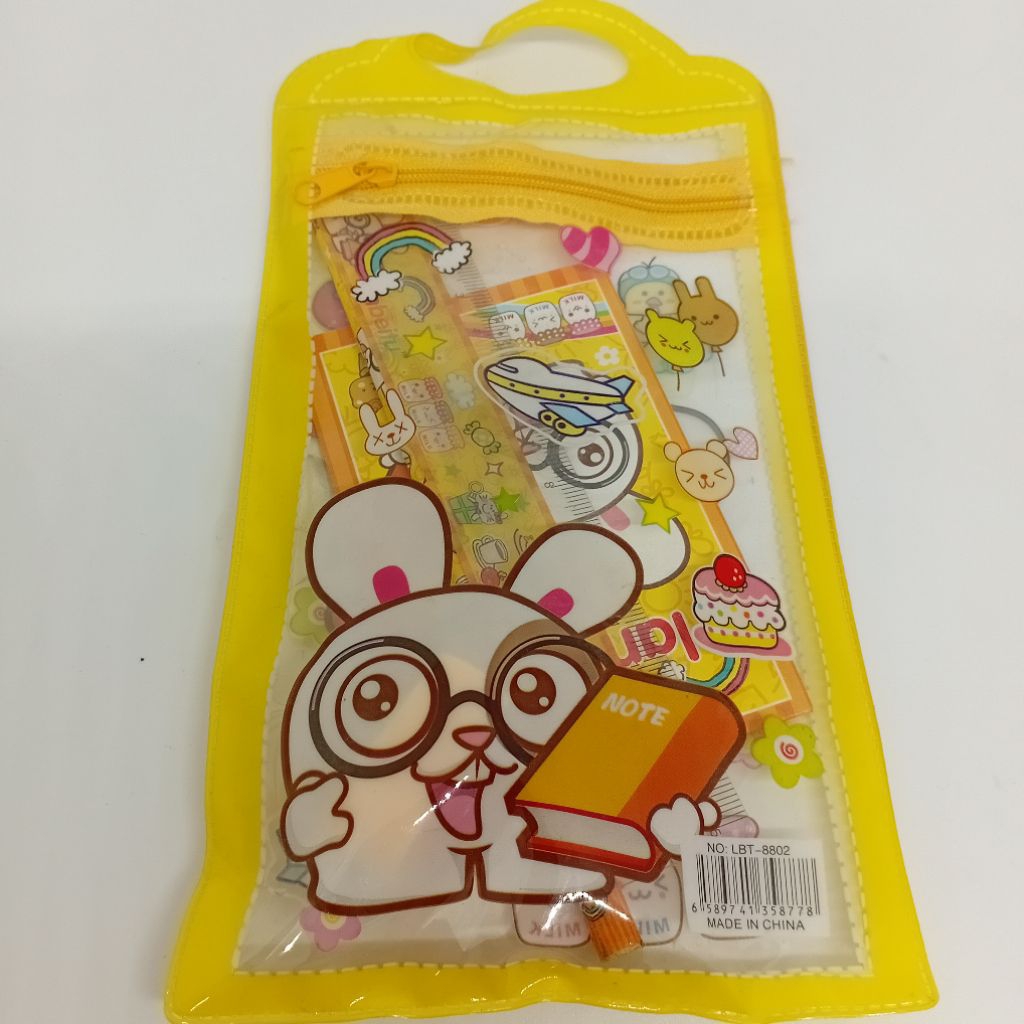 

Set Alat Tulis Anak Motif Kelinci Lucu Lanbeitu