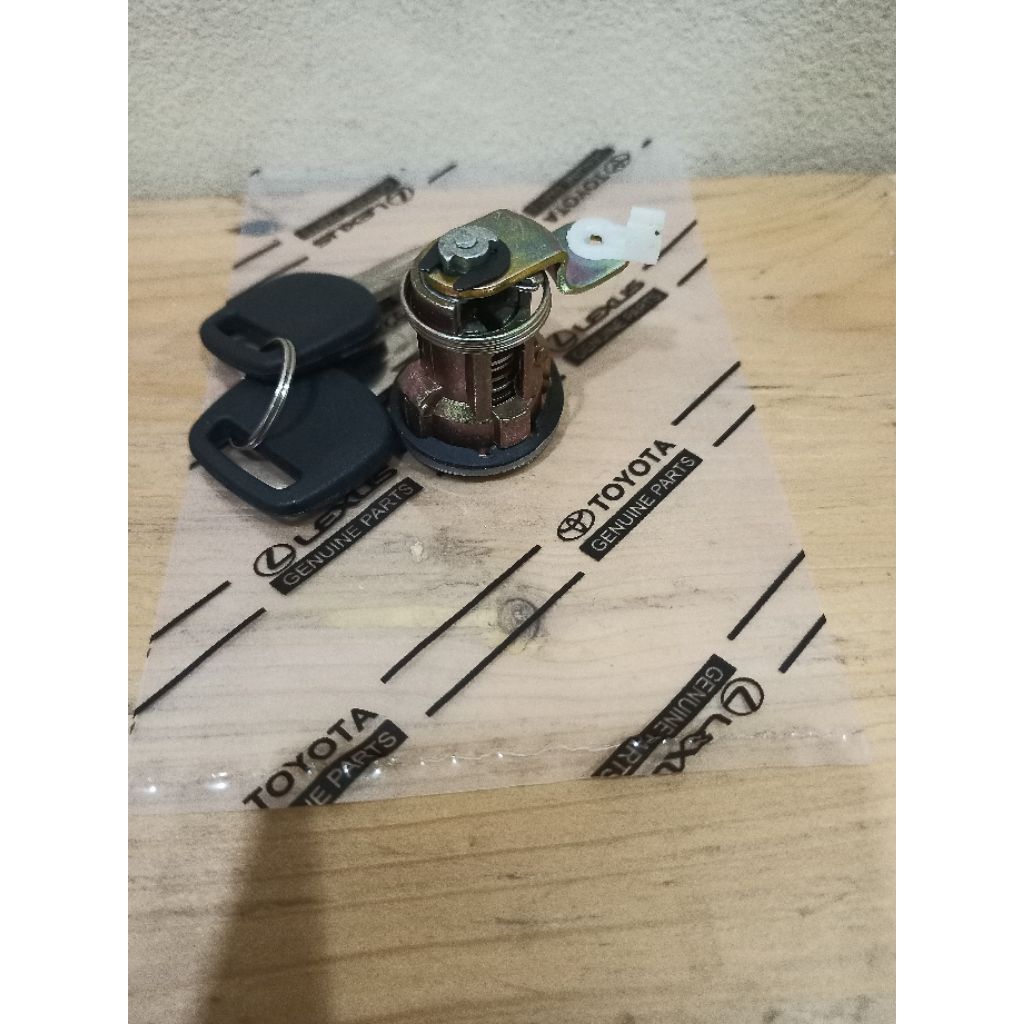 kunci pintu belakang bagasi luxio