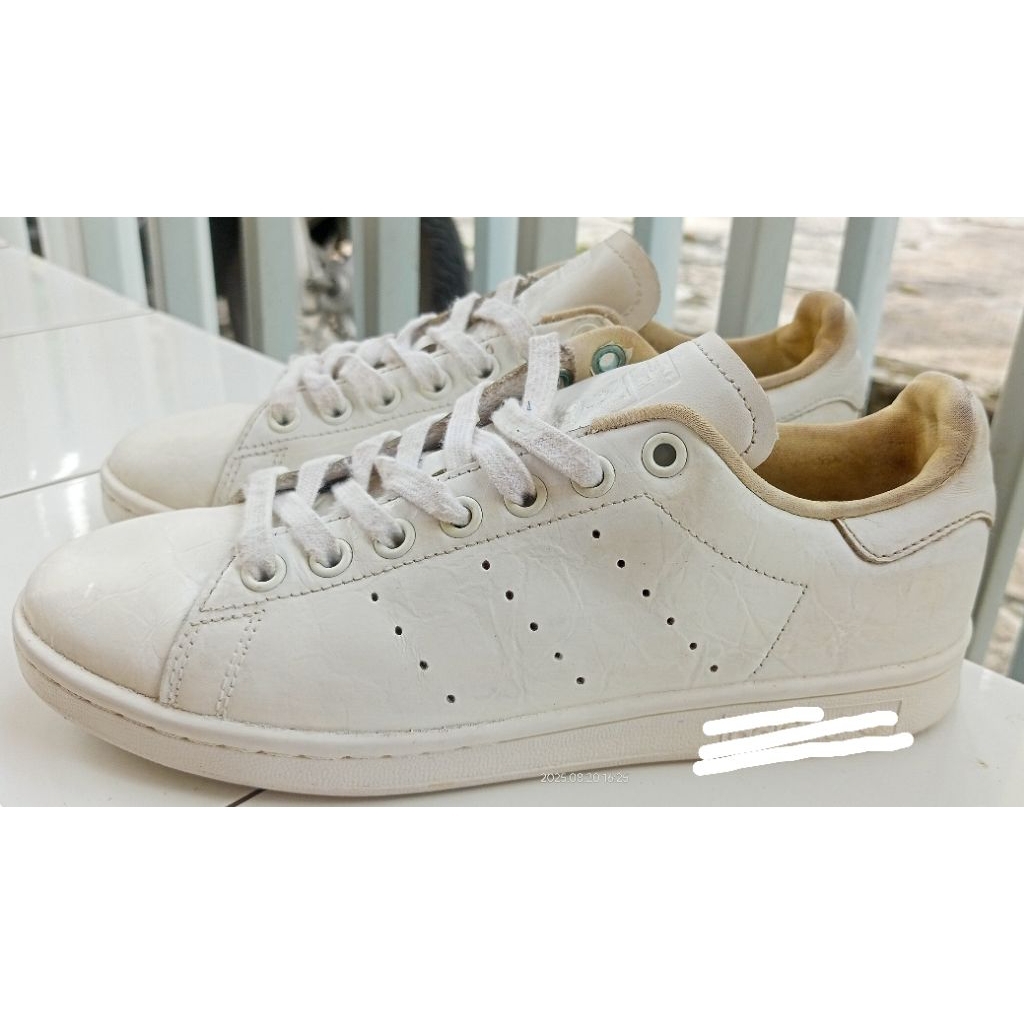 sepatu kulit putih size 38