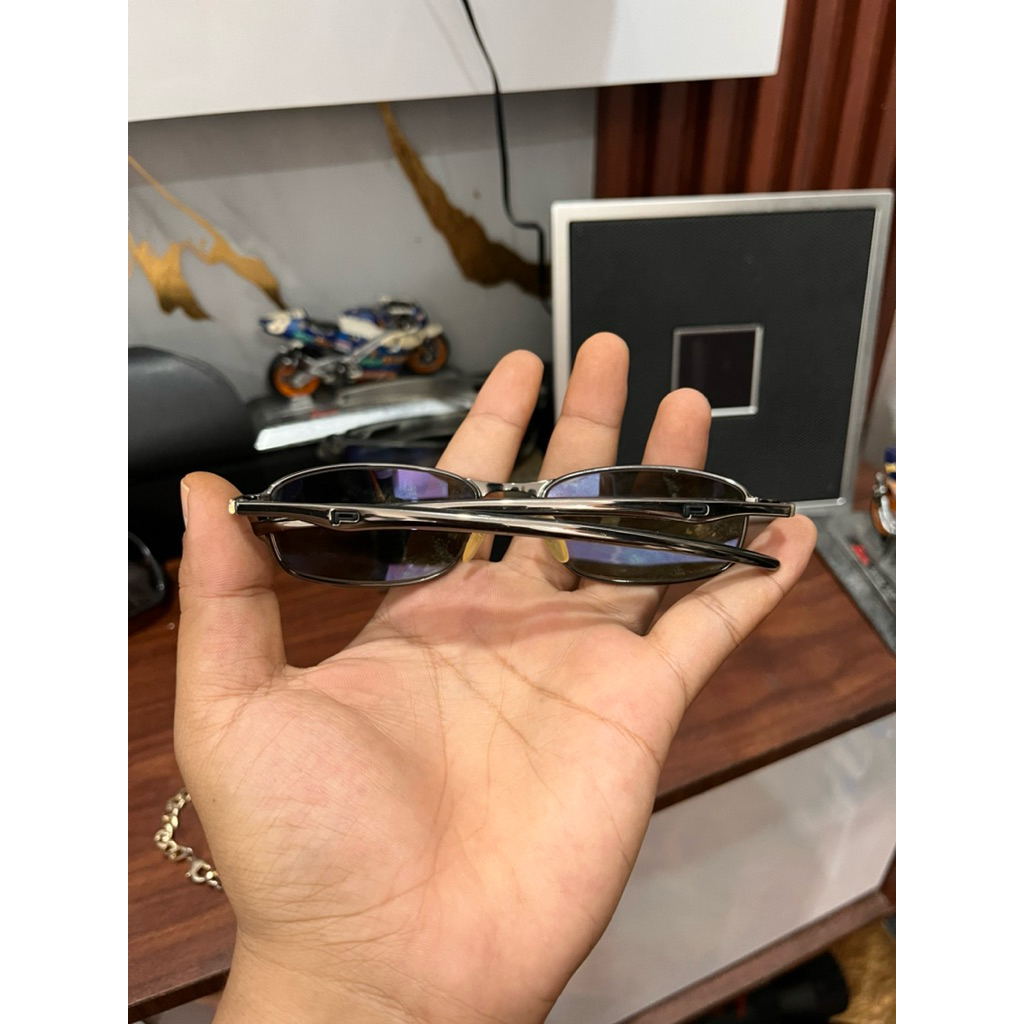 kacamata hitam police