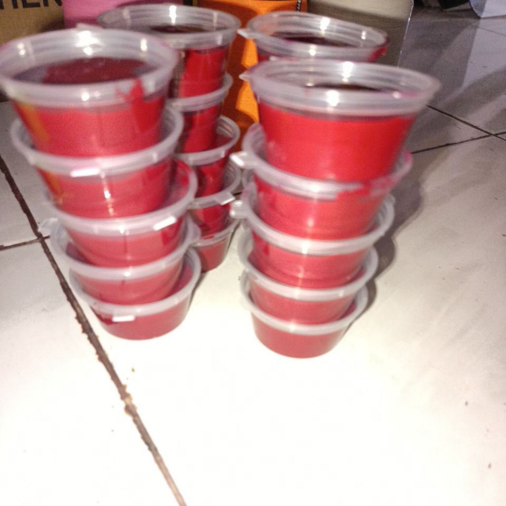 

Cat layangan cemani toka 30gr