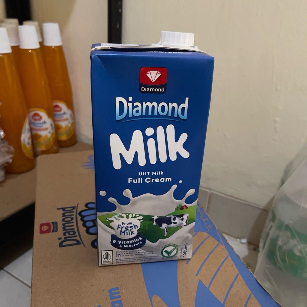 

DIAMOND UHT MILK FULL CREAM SLEEVE 1000 ML