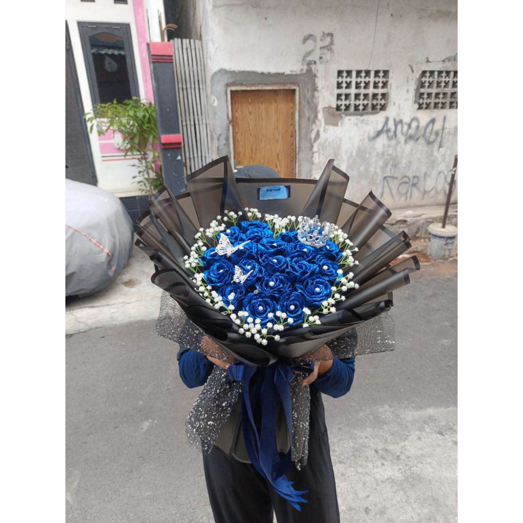 

Bucket Pita Satin Love