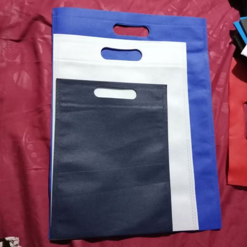 

READY TAS 30*40 CM 30 x 40 cm COD READY LUSINAN DAN KODI TAS SPUNBOND MURAH GOODIE BAG GOODIEBAG/ TAS SPUNBOND TALI / TAS WEDDING / TAS UNDANGAN / TAS UNDANGAN SPUNBOND / TAS SPUNBOND SABLON TAS SOUVENIR SPUNBOND TAS SOUVENIR SABLON SIAP KIRIM