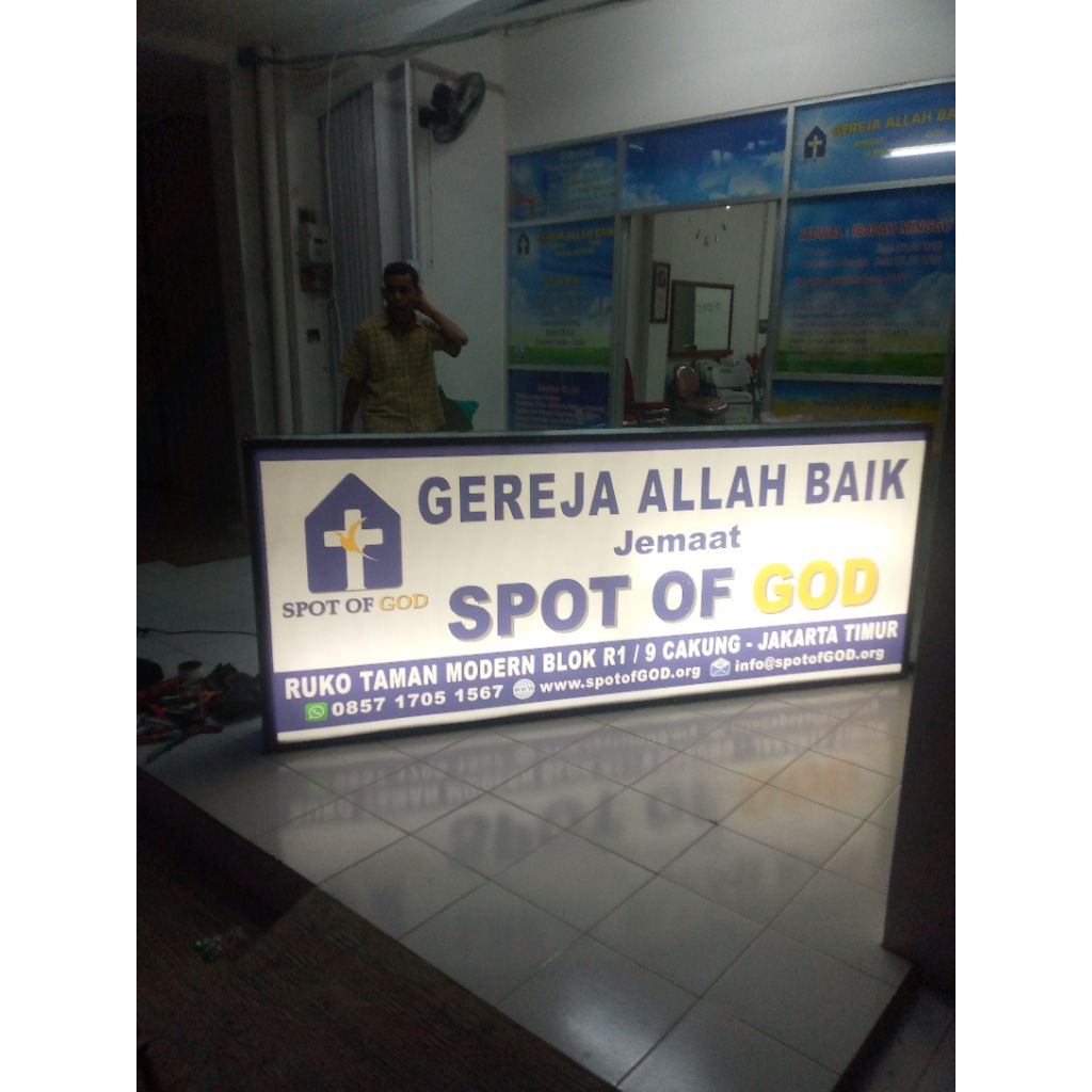 Neon Box Costum 1 sisi 244 X 100