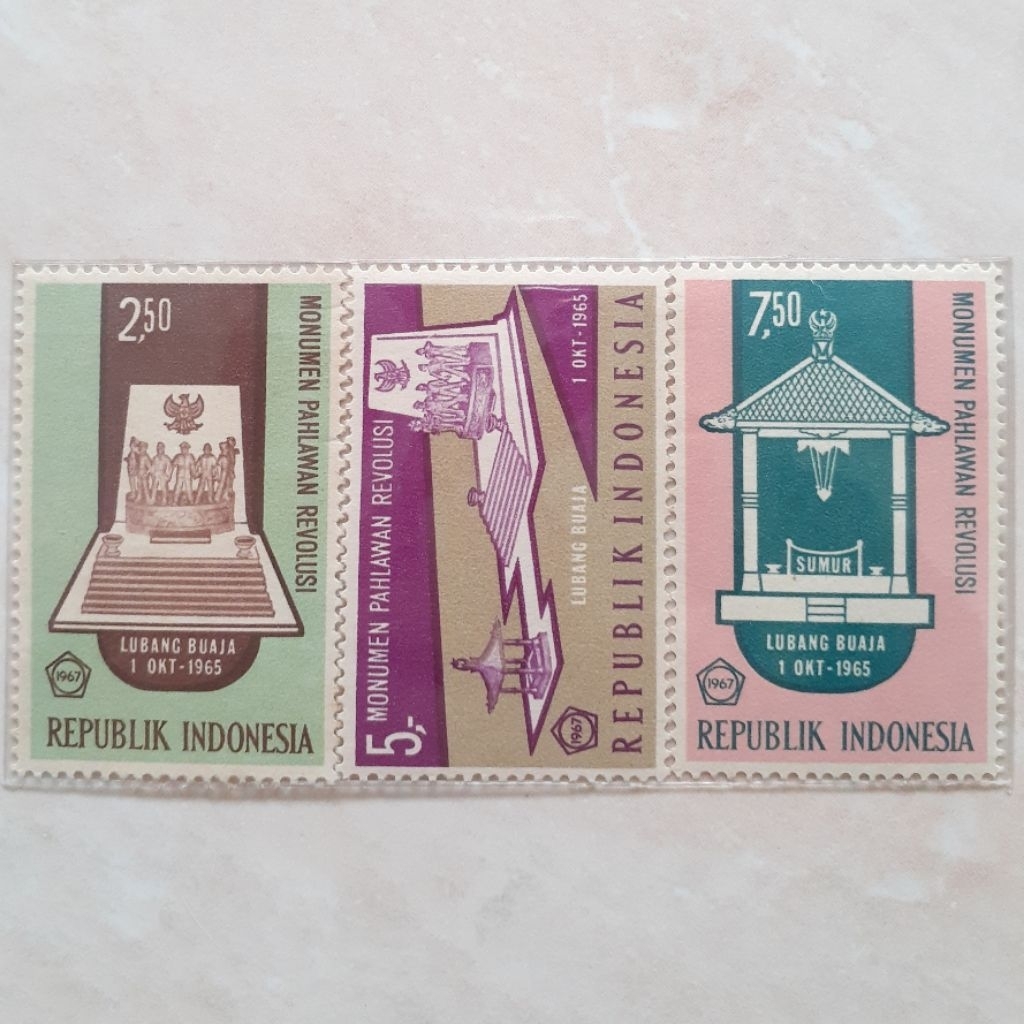 

(A) Perangko Indonesia Monumen Pahlawan Revolusi Tahun 1967 set lengkap 3pcs