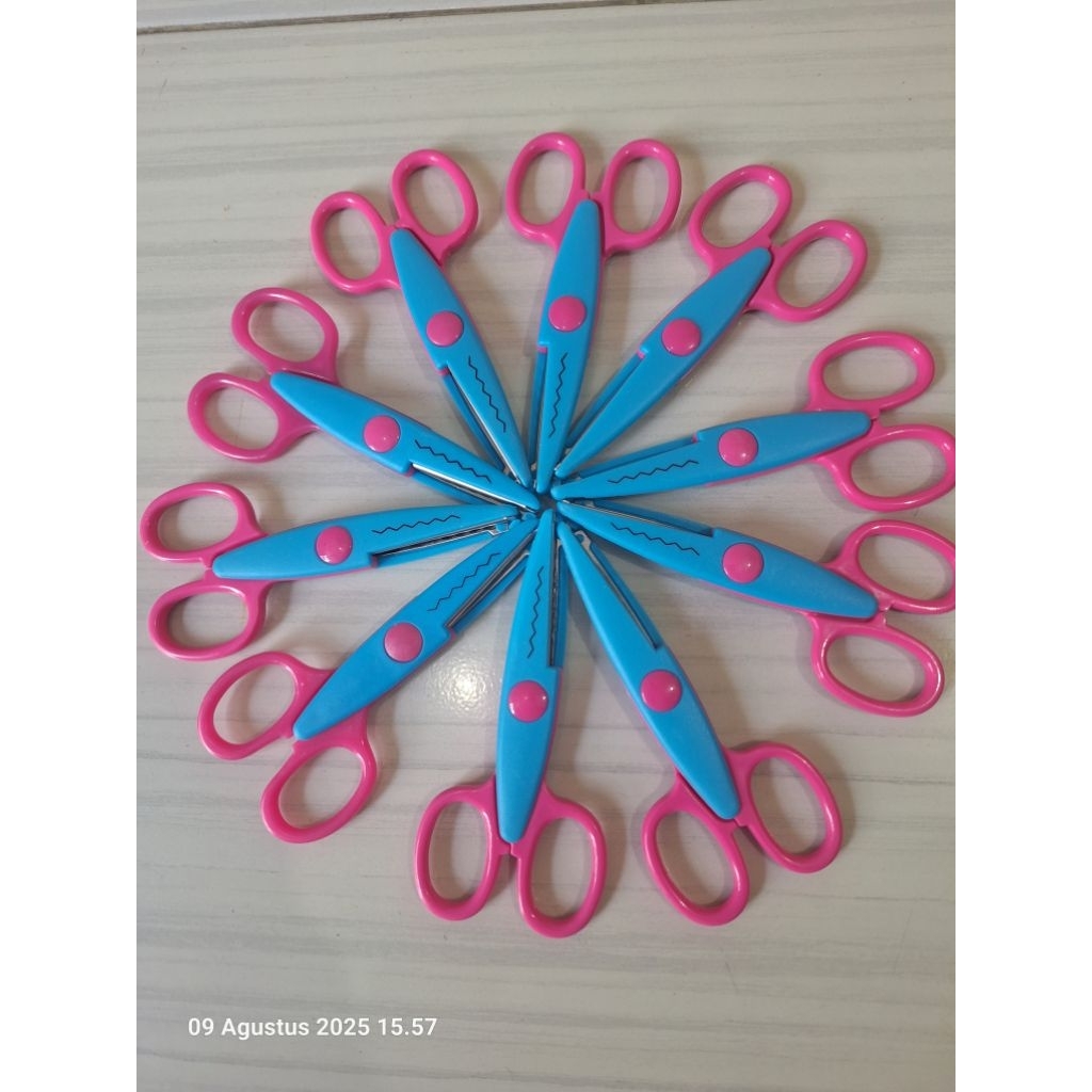 

Gunting gerigi zig zag garnish untuk ukir buah pepaya