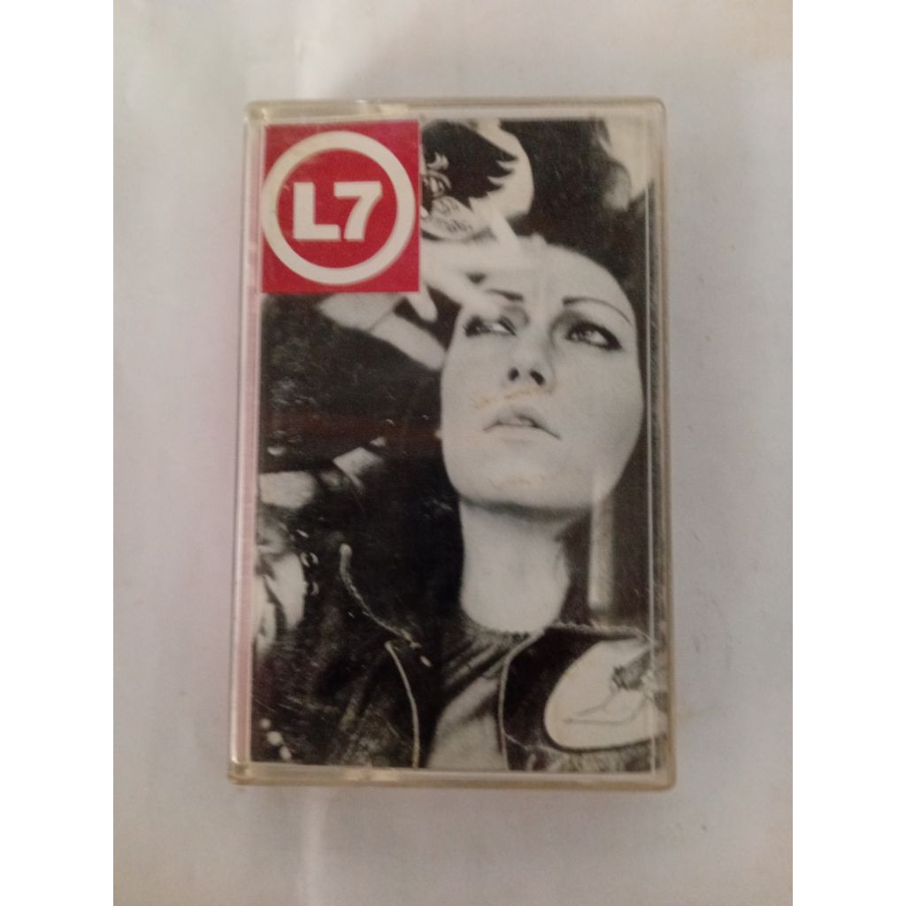 kaset pita L7. produksi tahun 1997. genre rock alternative