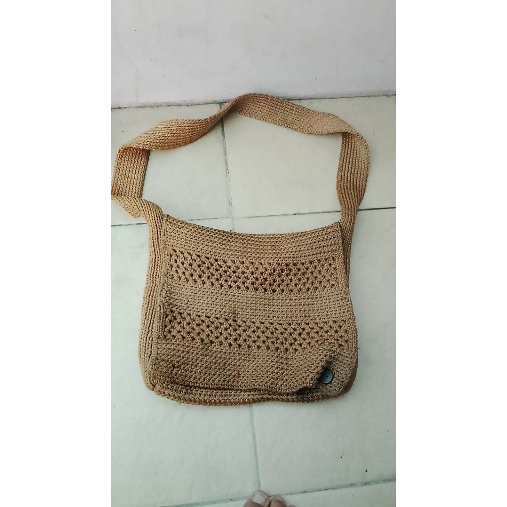 TAS WANITA DAN PRIA BEKAS PEMAKAIAN MURAH MERIAH