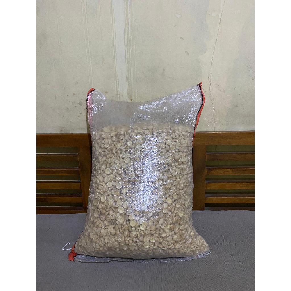 

Kemiri Medan Keping/Pecah Karung 25kg