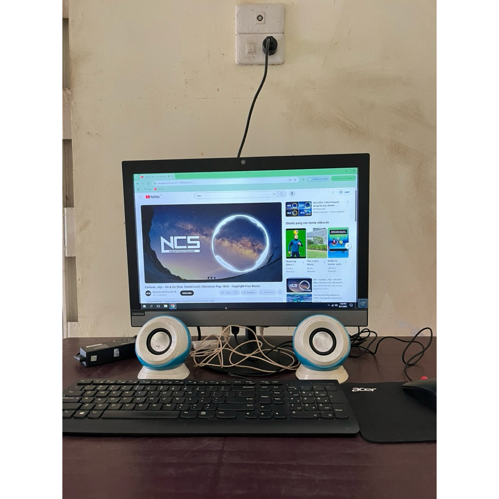 Komputer Lenovo AIO (All In One) SECOND