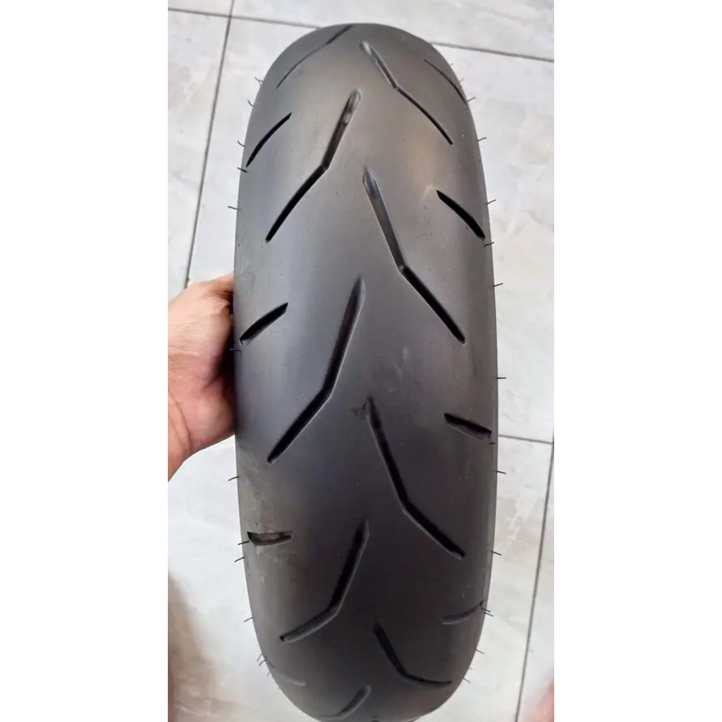 BAN BELAKANG MOTOR AEROX UKURAN 140/70-14 TUBLES MEREK IRC