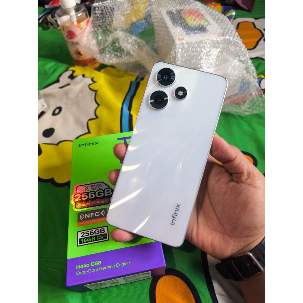 Infinix hot 30 memori 8/256gb Hp Handphone Infinix