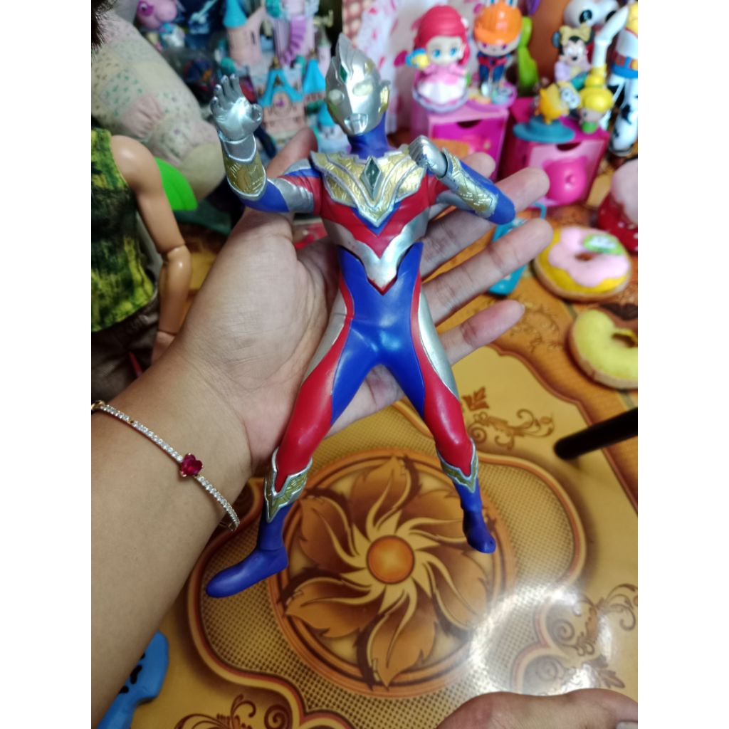 figure ultraman trigger multi type. ultraman tiga banpresto bandai