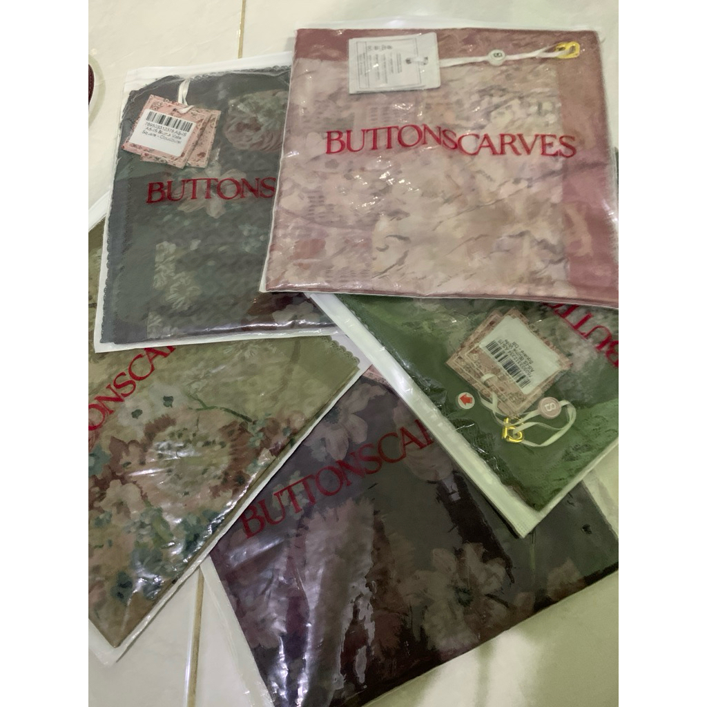 Buttonscarves as is