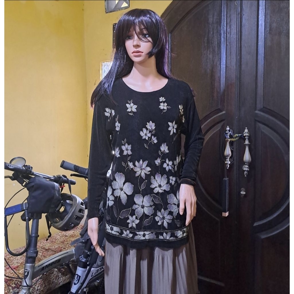 Kaos tshirt knit halus motif lukisan bunga tangan panjang preloved bekas second
