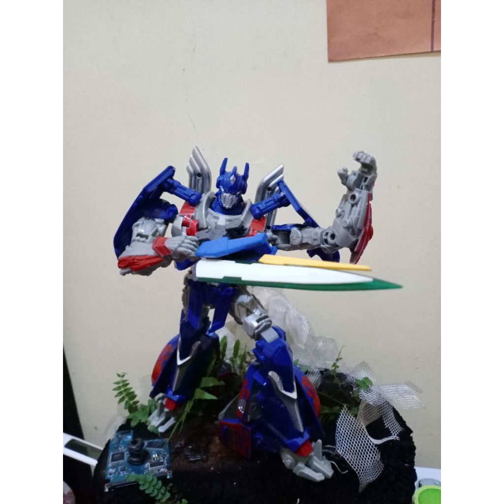 Optimus Prime Leader Class dari seri Transformers 35 cm era Age of Extinction atau First Edition. 