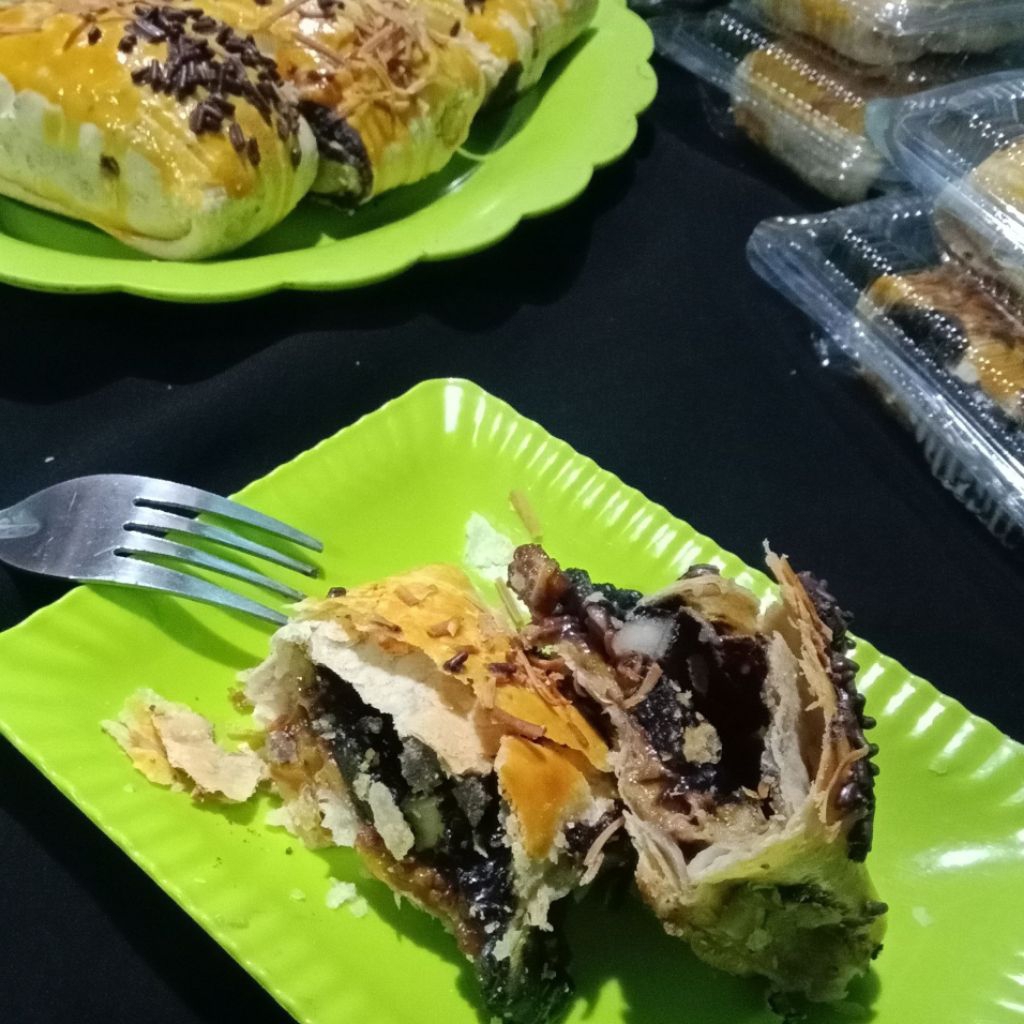 

BOLEN PISANG COKLAT KEJU