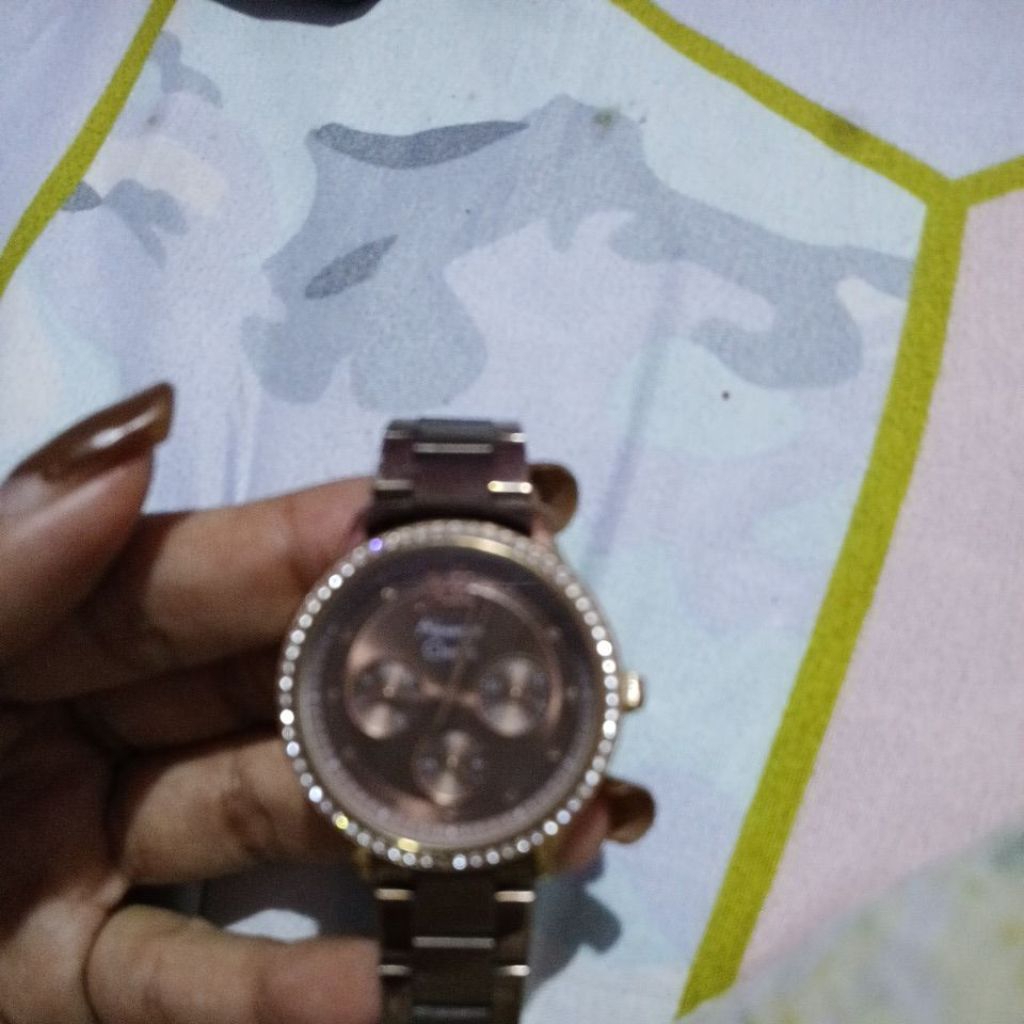 Jam tangan Alexandre Christy OriginalSpesifikasi jam tangan
Diameter 3.5
Tanggal dan Multifunciton a