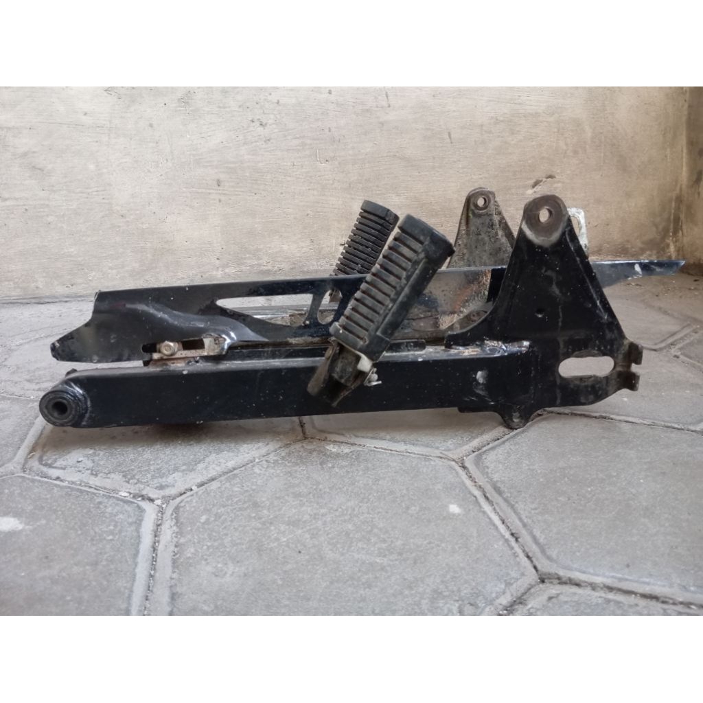 swing arm suzuki a100 x super  lepasan motor taun muda... bukan econos
