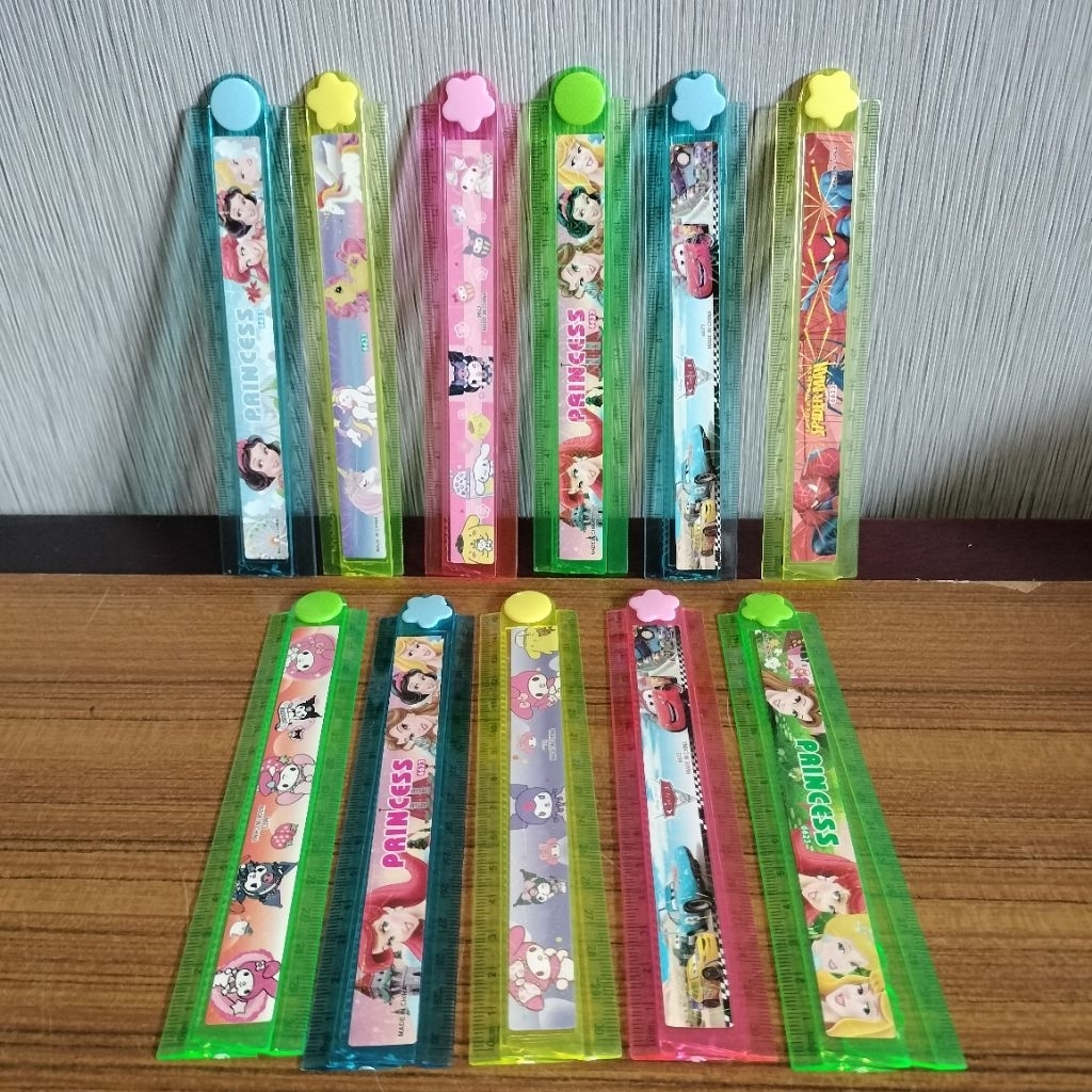

Penggaris Lipat / Mistar Lipat 30cm (Motif & Warna Acak) (per 1 pcs)
