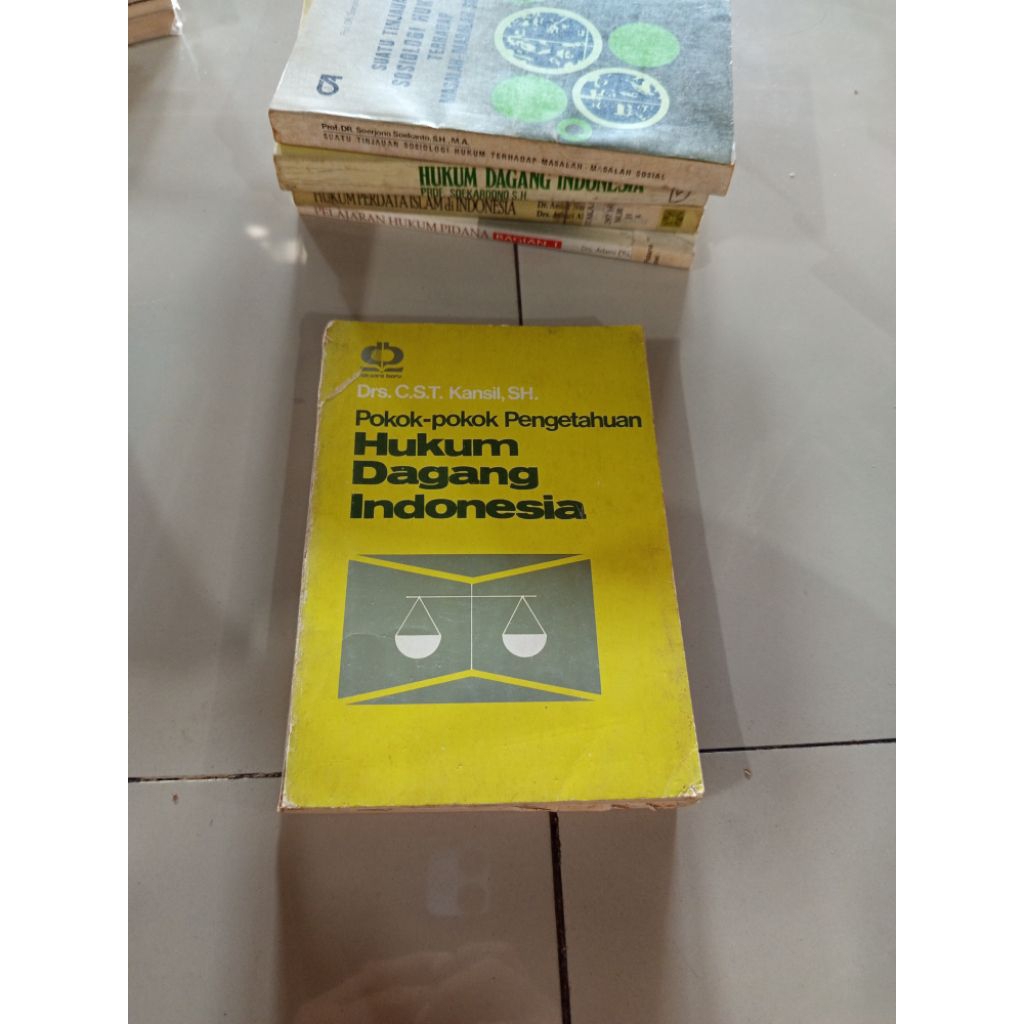 buku original - pokok pokok hukum dagang Indonesia oleh kansil