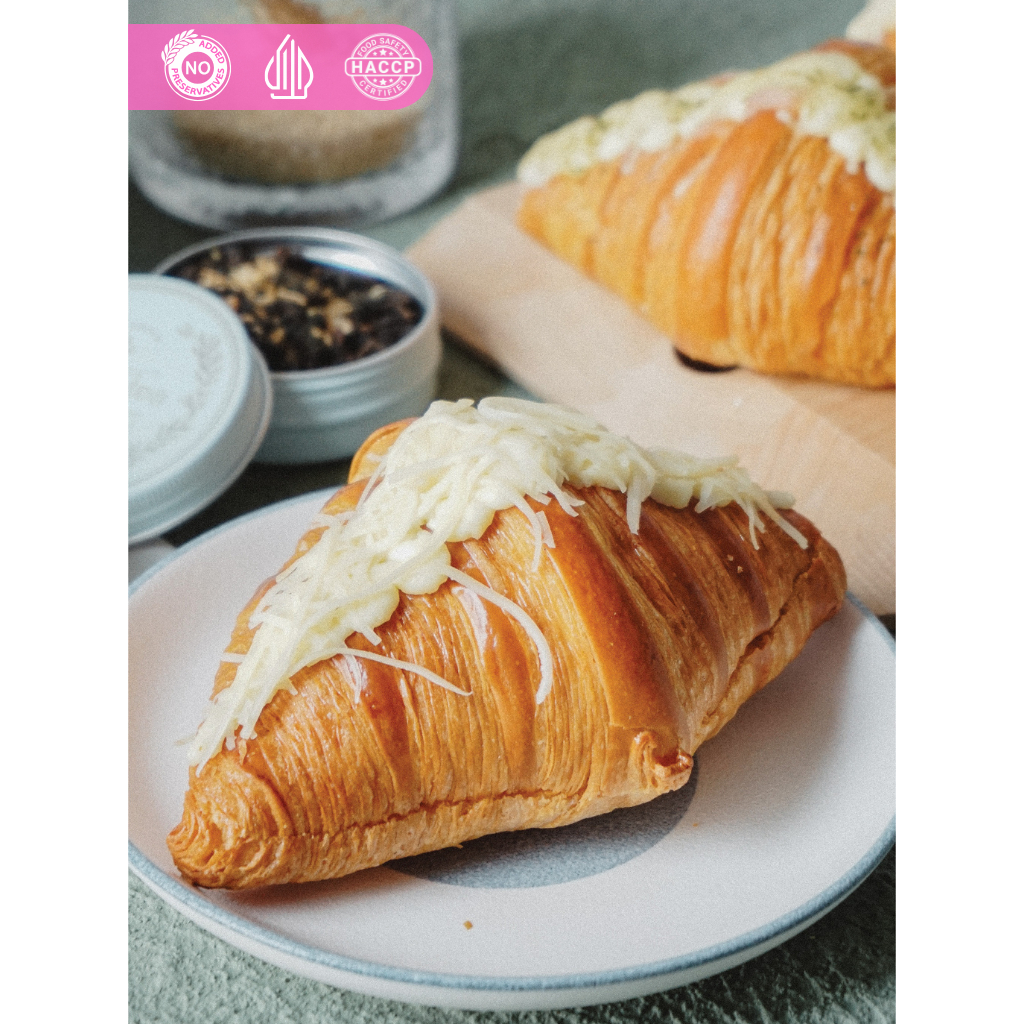 

CREAM CHEESE CROISSANT - MISOL Pastry & Bakery