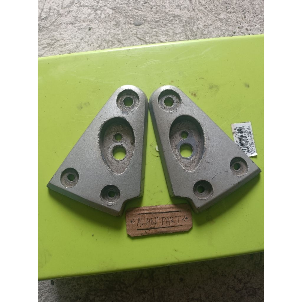 Pangkon kupingan lampu depan tiger revo ori copotan