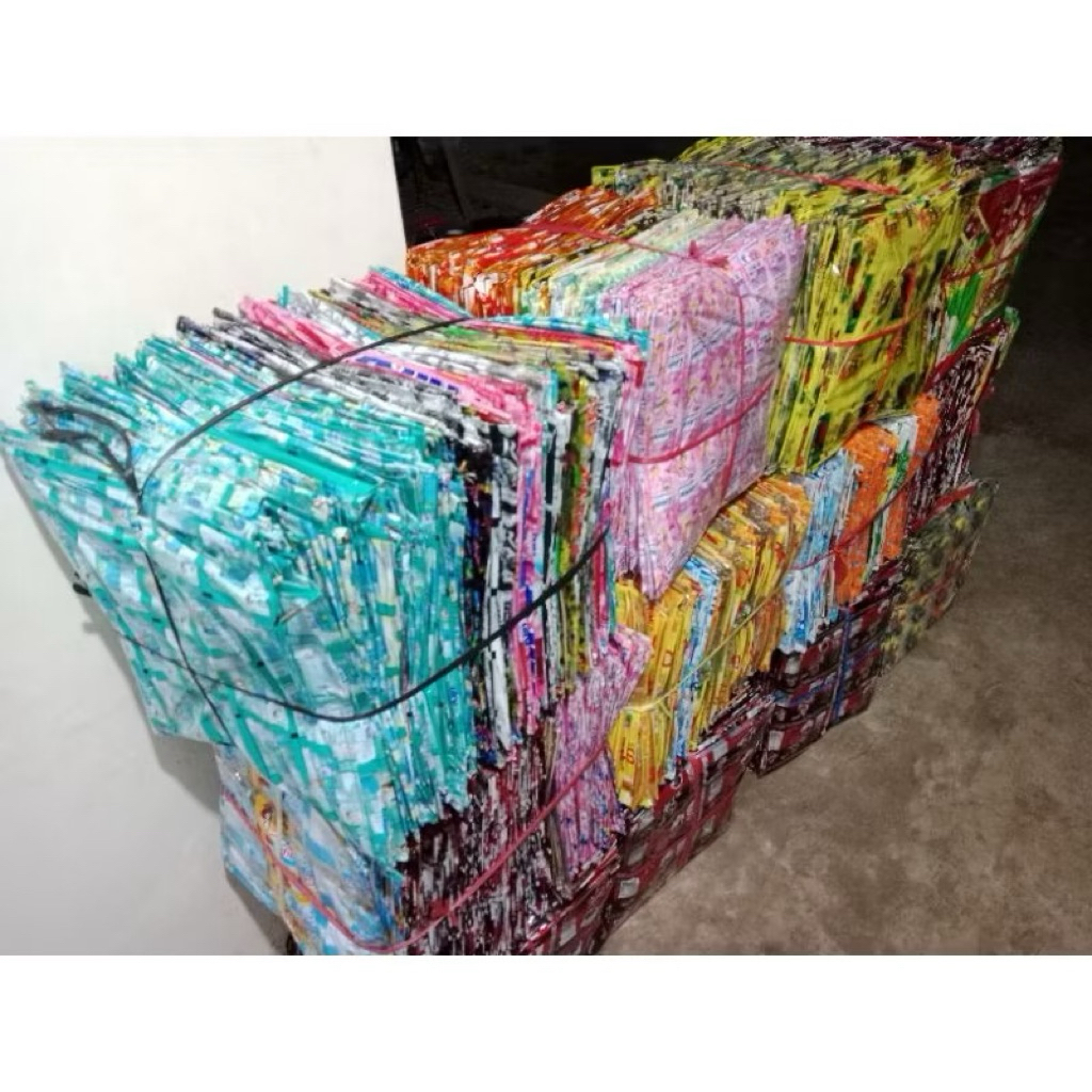 layang-layang isi 20, layangan plastik grosir, layangan kuat, layang-layang warna-warni