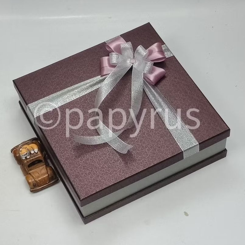 

PAPYRUS Sandwich 35x35 Tinggi 10cm Kotak Kado Gift Box Hardbox Hampers Hadiah V2