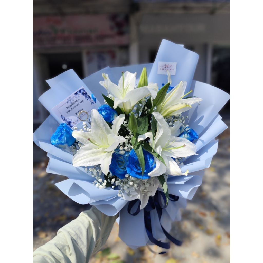 LILY+MAWAR BIRU/bucket bunga asli/fresh flower Surabaya