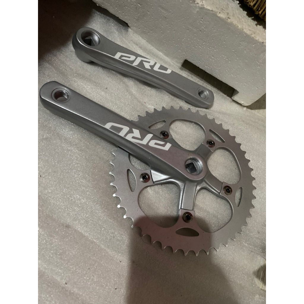 CRANK SET SINGLE PRO ALLOY 46T HITAM & SILVER FIXIE